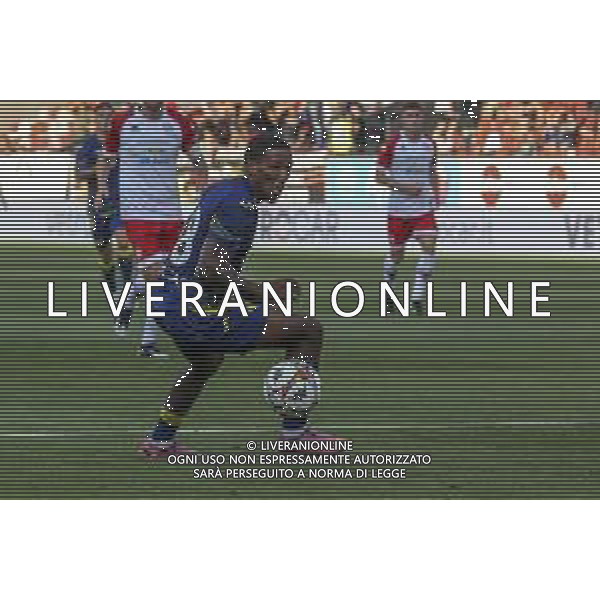 Jackson Tchatchoua of Hellas Verona FC play the ball during SudTirol vs Hellas Verona FC, 4° Test Match, at Druso stadium in Bolzano (BZ), on August 03, 2025. (Photo by Davide Casentini) AG ALDO LIVERANI SAS