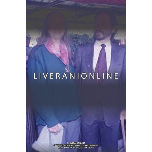 DIAP-RETROSPETTIVA GEARALDINE PAGE ATTRICE NELLA FOTO GERALDINE PAGE CON RENZO ROSSELLINI A MILANO NELL\'ANNO 1986 IN TERRAZZA MARTINI AG ALDO LIVERANI SAS