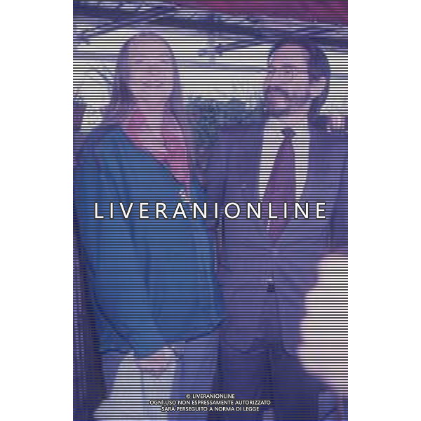 DIAP-RETROSPETTIVA GEARALDINE PAGE ATTRICE NELLA FOTO GERALDINE PAGE CON RENZO ROSSELLINI A MILANO NELL\'ANNO 1986 IN TERRAZZA MARTINI AG ALDO LIVERANI SAS