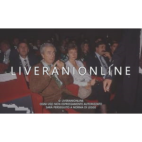 DIAP-RETROSPETTIVA MICHELANGELO ANTONIONI REGISTA NELLA FOTO MICHELANGELO ANTONIONI NELL\'ANNO 1984 A VENEZIA CON LA MOGLIE ENRICA FICO AG ALDO LIVERANI SAS 