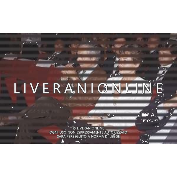 DIAP-RETROSPETTIVA MICHELANGELO ANTONIONI REGISTA NELLA FOTO MICHELANGELO ANTONIONI NELL\'ANNO 1984 A VENEZIA CON LA MOGLIE ENRICA FICO AG ALDO LIVERANI SAS 