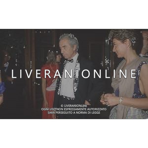 DIAP-RETROSPETTIVA MICHELANGELO ANTONIONI REGISTA NELLA FOTO MICHELANGELO ANTONIONI NELL\'ANNO 1984 A VENEZIA CON LA MOGLIE ENRICA FICO AG ALDO LIVERANI SAS 