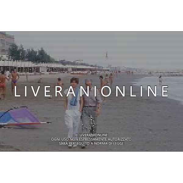 DIAP-RETROSPETTIVA MICHELANGELO ANTONIONI REGISTA NELLA FOTO MICHELANGELO ANTONIONI NELL\'ANNO 1984 A VENEZIA CON LA MOGLIE ENRICA FICO AG ALDO LIVERANI SAS 