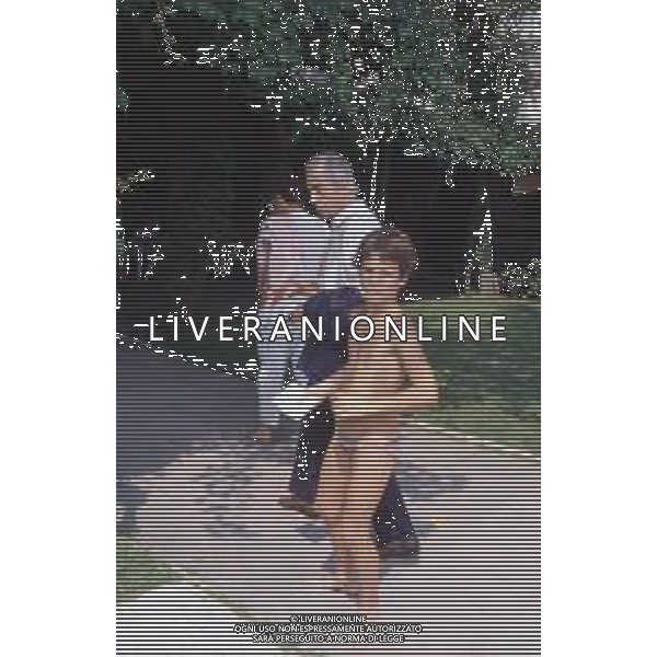 DIAP-RETROSPETTIVA MICHELANGELO ANTONIONI REGISTA NELLA FOTO MICHELANGELO ANTONIONI NELL\'ANNO 1984 A VENEZIA CON LA MOGLIE ENRICA FICO AG ALDO LIVERANI SAS 