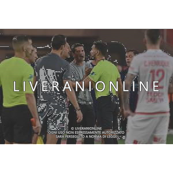 TVRG Monaco vs Inter nella foto tensione tra gli allenatori e l\'arbitro dopo l\'espulsione di Hakan Calhanoglu (Inter) Monaco (MC) 08-08-2025 Stade Louis II Monaco vs Inter - amichevole precampionato foto Roberto Garavaglia/Agenzia Aldo Liverani sas