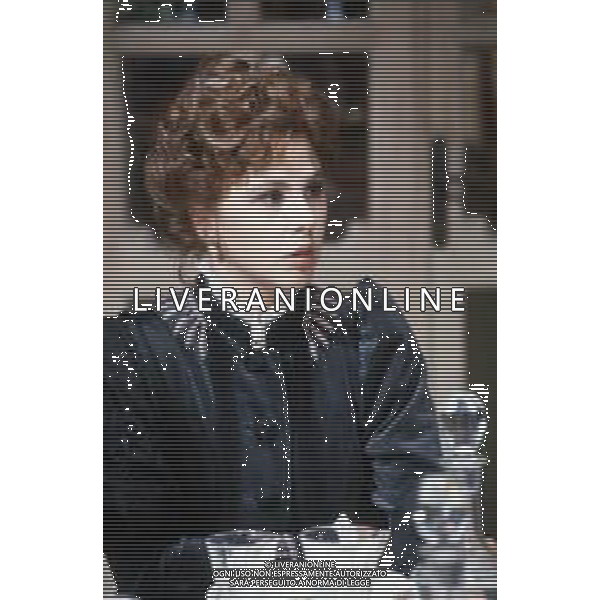 DIAP-RETROSPETTIVA OTTAVIA PICCOLO ATTRICE NELLA FOTO OTTAVIA PICCOLO NELLO SCENEGGIATO TELEVISIVO “LA BIONDINA “ NELL\'ANNO 1982 ARCHIVIO GIOVANNI LIVERANI-AG ALDO LIVERANI SAS