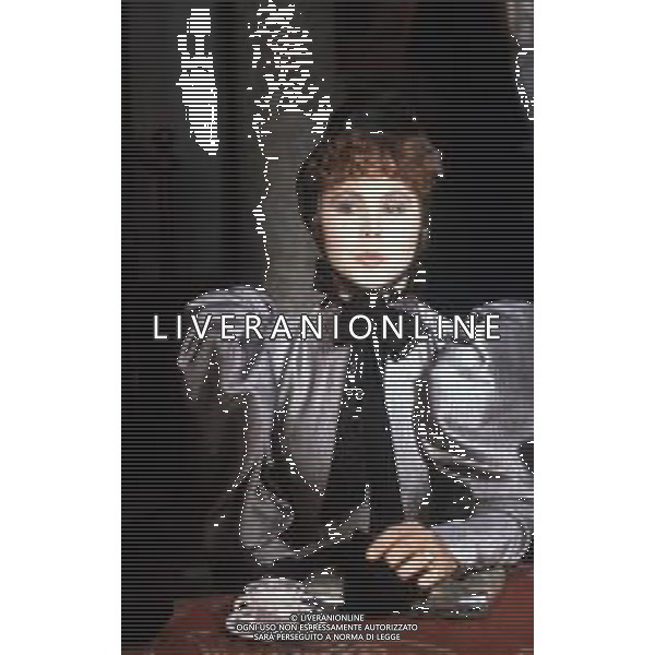 DIAP-RETROSPETTIVA OTTAVIA PICCOLO ATTRICE NELLA FOTO OTTAVIA PICCOLO NELLO SCENEGGIATO TELEVISIVO “LA BIONDINA “ NELL\'ANNO 1982 ARCHIVIO GIOVANNI LIVERANI-AG ALDO LIVERANI SAS