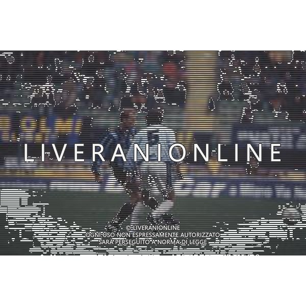 DIAP-RETROSPETTIVA DENNIS BERGKAMP CALCIATORE NELLA FOTO DENNIS BERGKAMP CON LA MAGLIA DELL\'INTER AG ALDO LIVERANI SAS