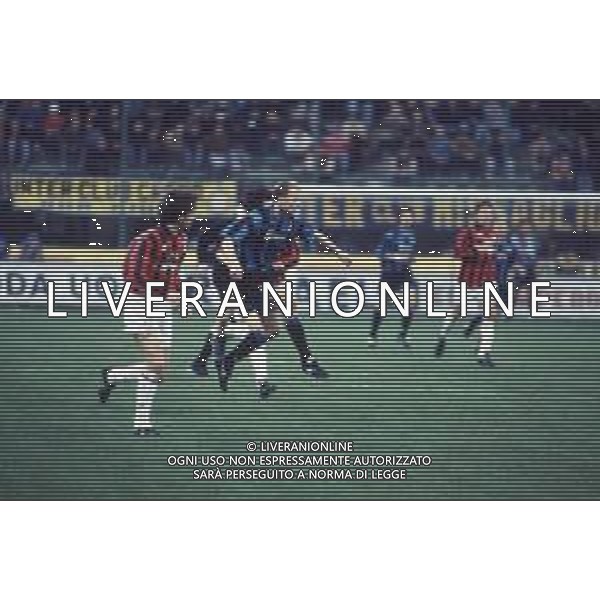 DIAP-RETROSPETTIVA DENNIS BERGKAMP CALCIATORE NELLA FOTO DENNIS BERGKAMP CON LA MAGLIA DELL\'INTER AG ALDO LIVERANI SAS