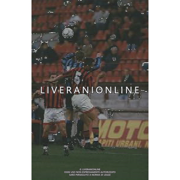 DIAP-RETROSPETTIVA DENNIS BERGKAMP CALCIATORE NELLA FOTO DENNIS BERGKAMP CON LA MAGLIA DELL\'INTER AG ALDO LIVERANI SAS