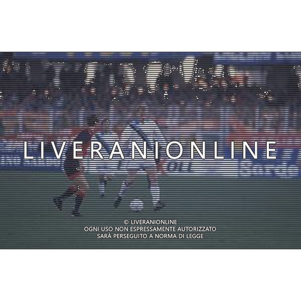 DIAP-RETROSPETTIVA DENNIS BERGKAMP CALCIATORE NELLA FOTO DENNIS BERGKAMP CON LA MAGLIA DELL\'INTER AG ALDO LIVERANI SAS