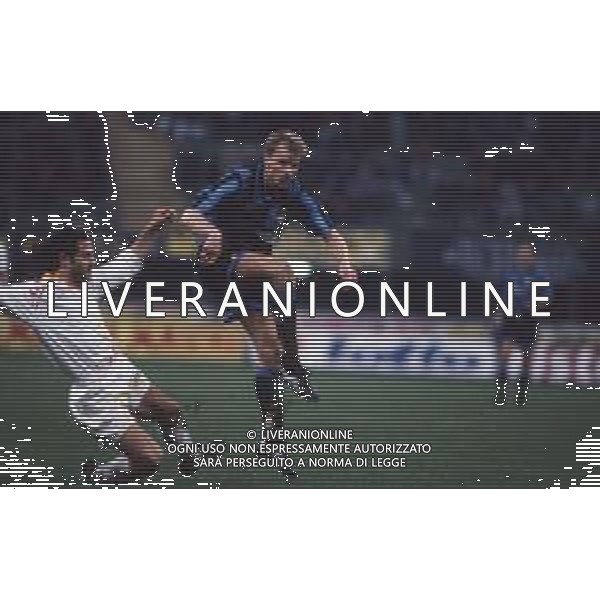 DIAP-RETROSPETTIVA DENNIS BERGKAMP CALCIATORE NELLA FOTO DENNIS BERGKAMP CON LA MAGLIA DELL\'INTER AG ALDO LIVERANI SAS