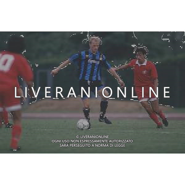 DIAP-RETROSPETTIVA DENNIS BERGKAMP CALCIATORE NELLA FOTO DENNIS BERGKAMP CON LA MAGLIA DELL\'INTER AG ALDO LIVERANI SAS