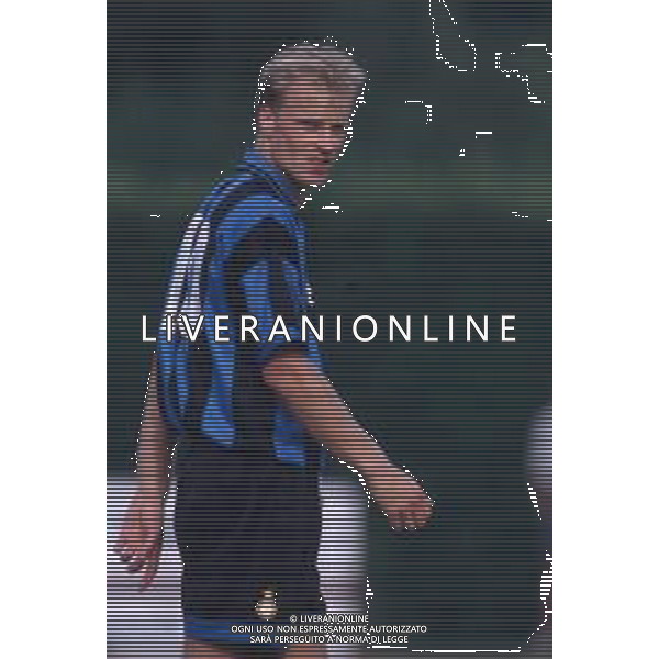 DIAP-RETROSPETTIVA DENNIS BERGKAMP CALCIATORE NELLA FOTO DENNIS BERGKAMP CON LA MAGLIA DELL\'INTER AG ALDO LIVERANI SAS