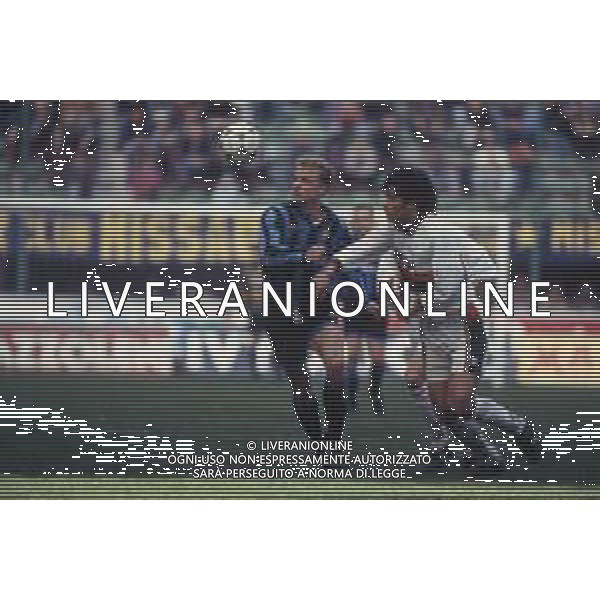 DIAP-RETROSPETTIVA DENNIS BERGKAMP CALCIATORE NELLA FOTO DENNIS BERGKAMP CON LA MAGLIA DELL\'INTER AG ALDO LIVERANI SAS