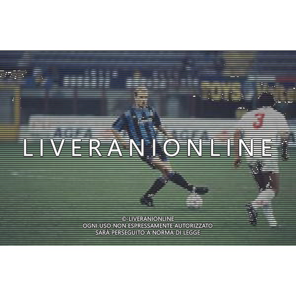DIAP-RETROSPETTIVA DENNIS BERGKAMP CALCIATORE NELLA FOTO DENNIS BERGKAMP CON LA MAGLIA DELL\'INTER AG ALDO LIVERANI SAS