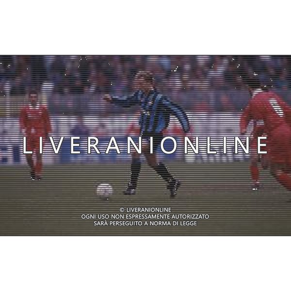 DIAP-RETROSPETTIVA DENNIS BERGKAMP CALCIATORE NELLA FOTO DENNIS BERGKAMP CON LA MAGLIA DELL\'INTER AG ALDO LIVERANI SAS