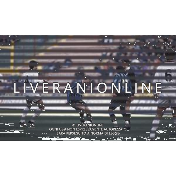 DIAP-RETROSPETTIVA DENNIS BERGKAMP CALCIATORE NELLA FOTO DENNIS BERGKAMP CON LA MAGLIA DELL\'INTER AG ALDO LIVERANI SAS