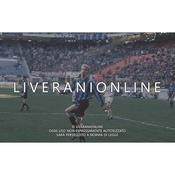 DIAP-RETROSPETTIVA DENNIS BERGKAMP CALCIATORE NELLA FOTO DENNIS BERGKAMP CON LA MAGLIA DELL\'INTER AG ALDO LIVERANI SAS