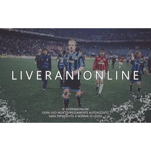 DIAP-RETROSPETTIVA DENNIS BERGKAMP CALCIATORE NELLA FOTO DENNIS BERGKAMP CON LA MAGLIA DELL\'INTER AG ALDO LIVERANI SAS