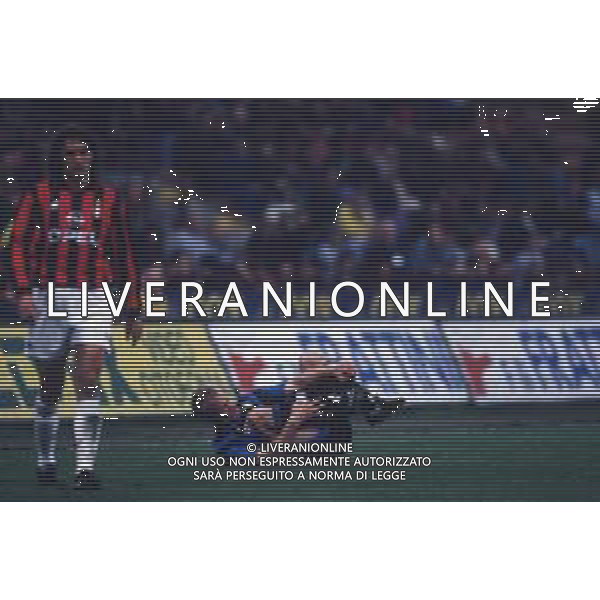 DIAP-RETROSPETTIVA DENNIS BERGKAMP CALCIATORE NELLA FOTO DENNIS BERGKAMP CON LA MAGLIA DELL\'INTER AG ALDO LIVERANI SAS