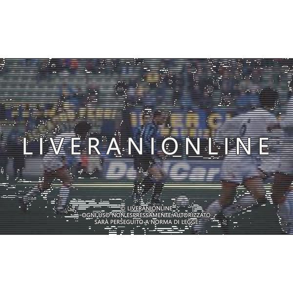 DIAP-RETROSPETTIVA DENNIS BERGKAMP CALCIATORE NELLA FOTO DENNIS BERGKAMP CON LA MAGLIA DELL\'INTER AG ALDO LIVERANI SAS