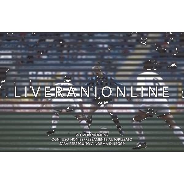 DIAP-RETROSPETTIVA DENNIS BERGKAMP CALCIATORE NELLA FOTO DENNIS BERGKAMP CON LA MAGLIA DELL\'INTER AG ALDO LIVERANI SAS