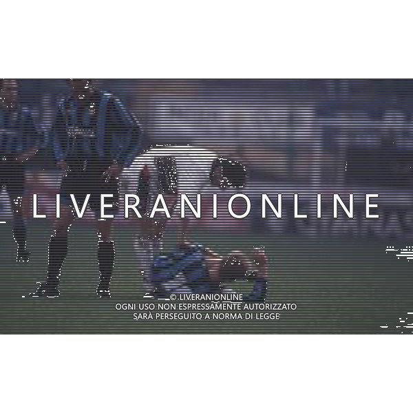 DIAP-RETROSPETTIVA DENNIS BERGKAMP CALCIATORE NELLA FOTO DENNIS BERGKAMP CON LA MAGLIA DELL\'INTER AG ALDO LIVERANI SAS