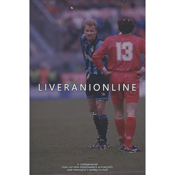 DIAP-RETROSPETTIVA DENNIS BERGKAMP CALCIATORE NELLA FOTO DENNIS BERGKAMP CON LA MAGLIA DELL\'INTER AG ALDO LIVERANI SAS