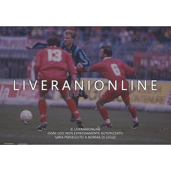DIAP-RETROSPETTIVA DENNIS BERGKAMP CALCIATORE NELLA FOTO DENNIS BERGKAMP CON LA MAGLIA DELL\'INTER AG ALDO LIVERANI SAS