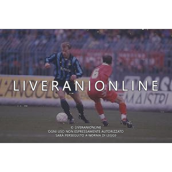 DIAP-RETROSPETTIVA DENNIS BERGKAMP CALCIATORE NELLA FOTO DENNIS BERGKAMP CON LA MAGLIA DELL\'INTER AG ALDO LIVERANI SAS