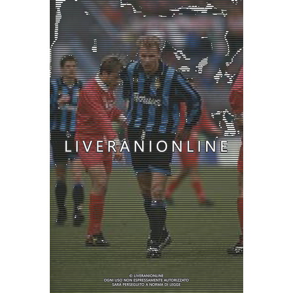 DIAP-RETROSPETTIVA DENNIS BERGKAMP CALCIATORE NELLA FOTO DENNIS BERGKAMP CON LA MAGLIA DELL\'INTER AG ALDO LIVERANI SAS