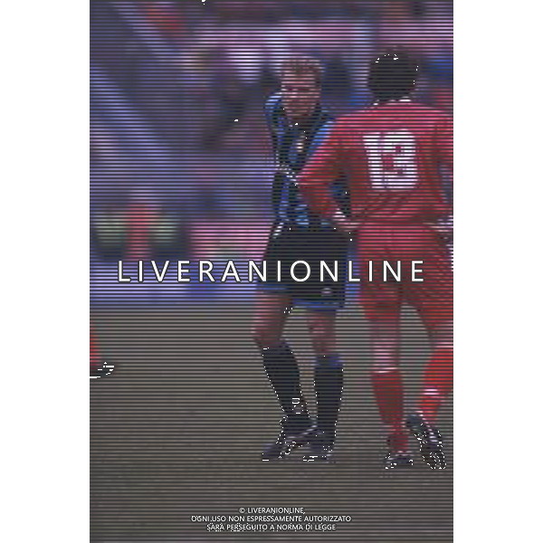 DIAP-RETROSPETTIVA DENNIS BERGKAMP CALCIATORE NELLA FOTO DENNIS BERGKAMP CON LA MAGLIA DELL\'INTER AG ALDO LIVERANI SAS