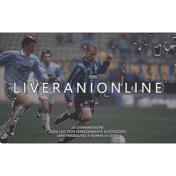 DIAP-RETROSPETTIVA DENNIS BERGKAMP CALCIATORE NELLA FOTO DENNIS BERGKAMP CON LA MAGLIA DELL\'INTER AG ALDO LIVERANI SAS
