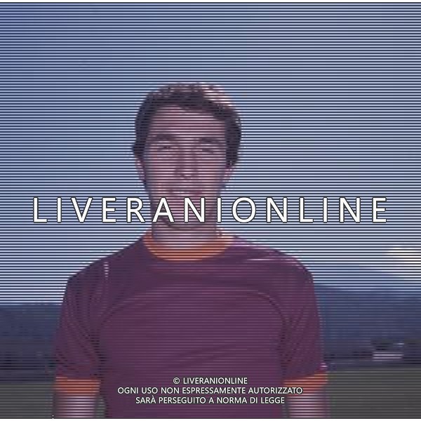 DIAP-RETROSPETTIVA DOMENICO MAGGIORA CALCIATORE NELLA FOTO DOMENICO MAGGIORA CON LA MAGLIA DELLA ROMA CALCIO AG ALDO LIVERANI SAS