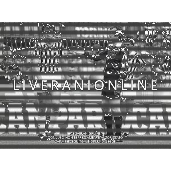 ST-RETROSPETTIVA DOMENICO MAROCCHINO CALCITORE NELLA FOTO DOMENICO MAROCCHINO CON LA MAGLIA DELLA JUVENTUS E L\'ARBITRO ENZO BARBARESCO AG ALDO LIVERANI SAS