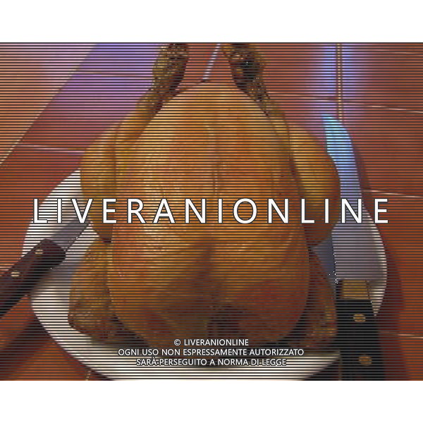 ARCHIVIO DIGITALE ALDO LIVERANI NELLA FOTO IL POLLO ARROSTO AGENZIA ALDO LIVERANI