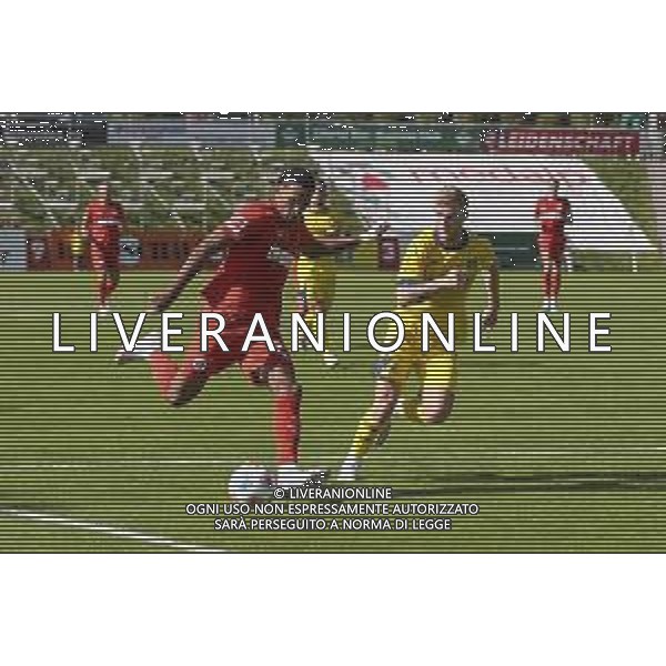 Andreas Hountondji of St Pauli FC 1910 competes for the ball with Nicolás Valentini of Hellas Verona FC during St Pauli FC 1910 vs Hellas Verona FC, 5° Test Match, at Velly Arena in Imst (A), on August 09, 2025. (Photo by Davide Casentini) AG ALDO LIVERANI SAS