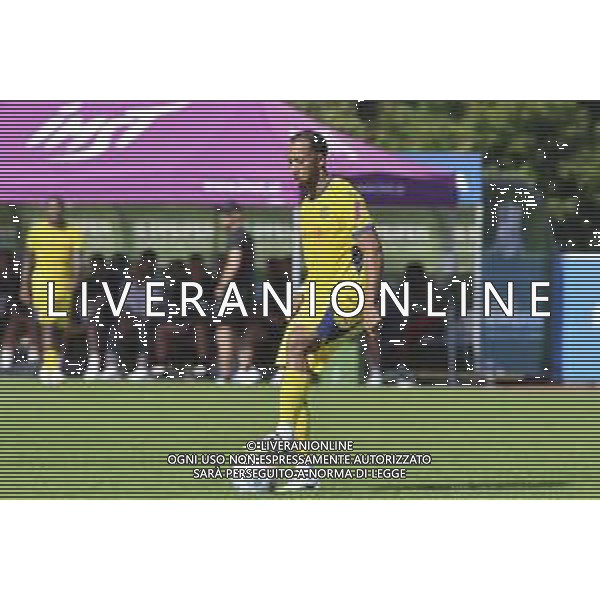 Enzo Ebosse of Hellas Verona play the ball during St Pauli FC 1910 vs Hellas Verona FC, 5° Test Match, at Velly Arena in Imst (A), on August 09, 2025. (Photo by Davide Casentini) AG ALDO LIVERANI SAS