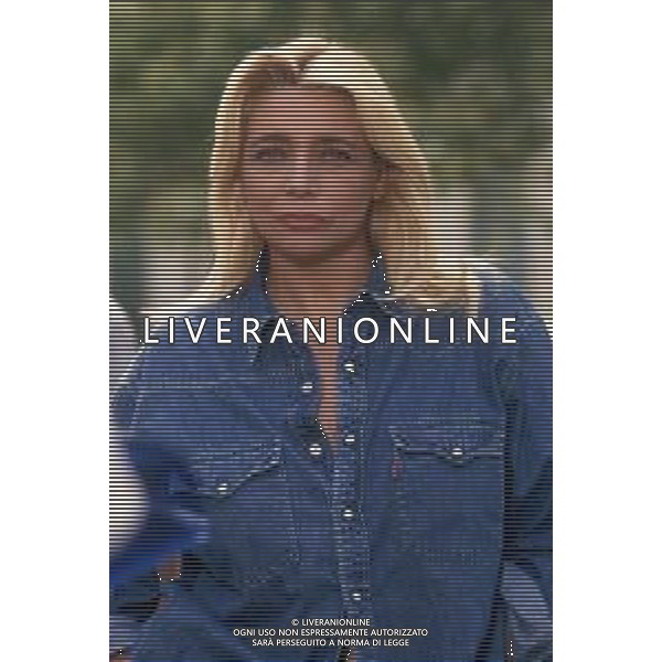 DIAP-RETROSPETTIVA MARA VENIER ATTIRCE E PRESENTATRICE TELEVISIVA NELLA FOTO MARA VENIER SUL SET DEL FILM“IL GOAL DI MARTIN PESCATORE “NELL\'ANNO 1997 AG ALDO LIVERANI SAS