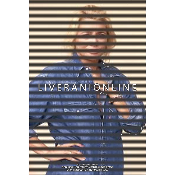 DIAP-RETROSPETTIVA MARA VENIER ATTIRCE E PRESENTATRICE TELEVISIVA NELLA FOTO MARA VENIER SUL SET DEL FILM“IL GOAL DI MARTIN PESCATORE “NELL\'ANNO 1997 AG ALDO LIVERANI SAS