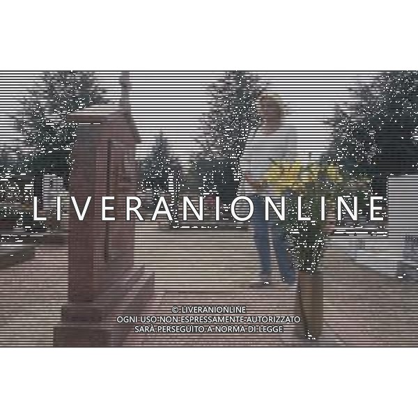 DIAP-RETROSPETTIVA MARA VENIER ATTIRCE E PRESENTATRICE TELEVISIVA NELLA FOTO MARA VENIER SUL SET DEL FILM“IL GOAL DI MARTIN PESCATORE “NELL\'ANNO 1997 AG ALDO LIVERANI SAS