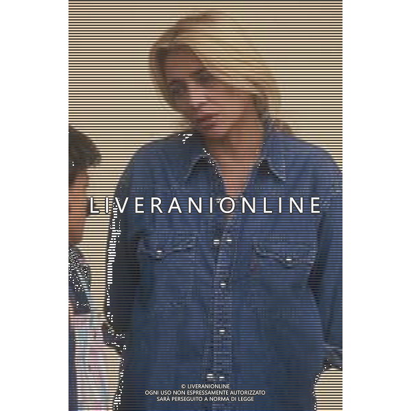 DIAP-RETROSPETTIVA MARA VENIER ATTIRCE E PRESENTATRICE TELEVISIVA NELLA FOTO MARA VENIER SUL SET DEL FILM“IL GOAL DI MARTIN PESCATORE “NELL\'ANNO 1997 AG ALDO LIVERANI SAS