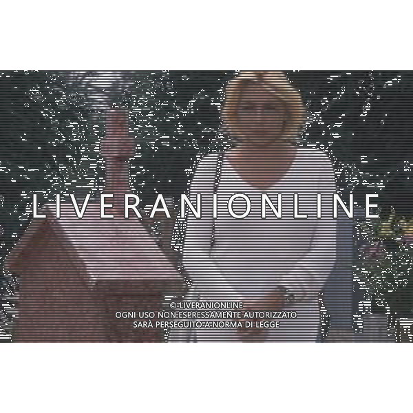 DIAP-RETROSPETTIVA MARA VENIER ATTIRCE E PRESENTATRICE TELEVISIVA NELLA FOTO MARA VENIER SUL SET DEL FILM“IL GOAL DI MARTIN PESCATORE “NELL\'ANNO 1997 AG ALDO LIVERANI SAS