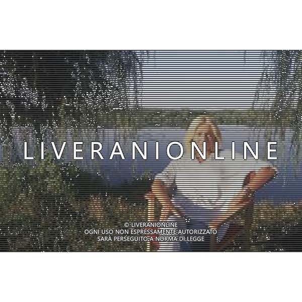 DIAP-RETROSPETTIVA MARA VENIER ATTIRCE E PRESENTATRICE TELEVISIVA NELLA FOTO MARA VENIER SUL SET DEL FILM“IL GOAL DI MARTIN PESCATORE “NELL\'ANNO 1997 AG ALDO LIVERANI SAS