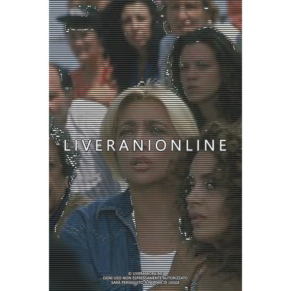 DIAP-RETROSPETTIVA MARA VENIER ATTIRCE E PRESENTATRICE TELEVISIVA NELLA FOTO MARA VENIER SUL SET DEL FILM“IL GOAL DI MARTIN PESCATORE “NELL\'ANNO 1997 AG ALDO LIVERANI SAS