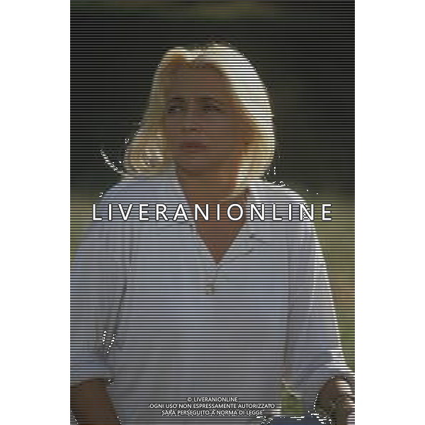 DIAP-RETROSPETTIVA MARA VENIER ATTIRCE E PRESENTATRICE TELEVISIVA NELLA FOTO MARA VENIER SUL SET DEL FILM“IL GOAL DI MARTIN PESCATORE “NELL\'ANNO 1997 AG ALDO LIVERANI SAS