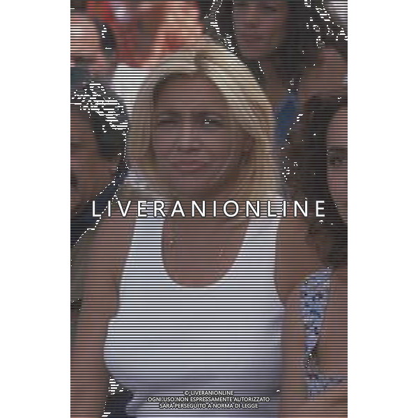 DIAP-RETROSPETTIVA MARA VENIER ATTIRCE E PRESENTATRICE TELEVISIVA NELLA FOTO MARA VENIER SUL SET DEL FILM“IL GOAL DI MARTIN PESCATORE “NELL\'ANNO 1997 AG ALDO LIVERANI SAS