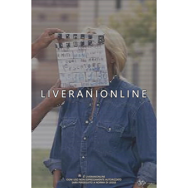 DIAP-RETROSPETTIVA MARA VENIER ATTIRCE E PRESENTATRICE TELEVISIVA NELLA FOTO MARA VENIER SUL SET DEL FILM“IL GOAL DI MARTIN PESCATORE “NELL\'ANNO 1997 AG ALDO LIVERANI SAS