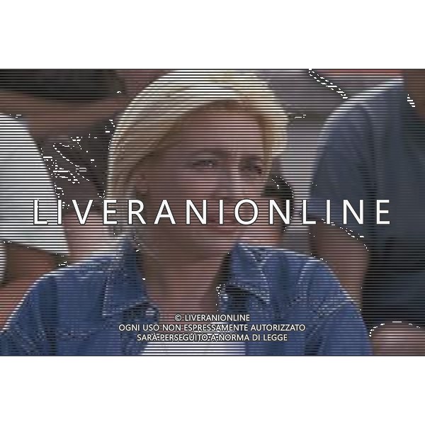 DIAP-RETROSPETTIVA MARA VENIER ATTIRCE E PRESENTATRICE TELEVISIVA NELLA FOTO MARA VENIER SUL SET DEL FILM“IL GOAL DI MARTIN PESCATORE “NELL\'ANNO 1997 AG ALDO LIVERANI SAS